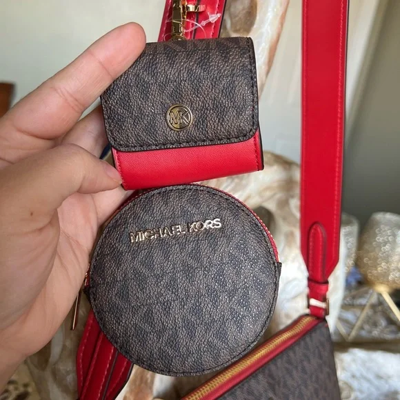 Michael Kors Crossbody with Tech Attached MK Signature - Picture 6 of 12